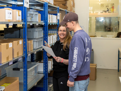 Ausbildung und Arbeit mit IV