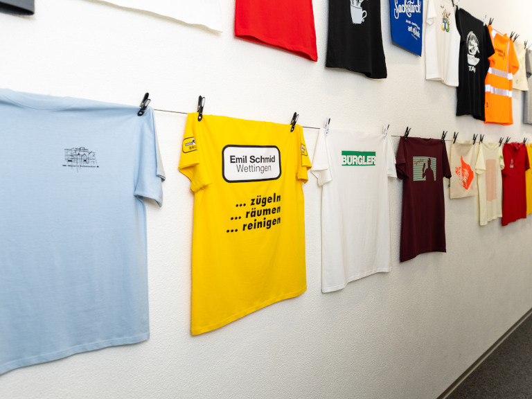 Siebdruck und Digitaldruck auf Textilien wie T-Shirts, Hoodies und Arbeitskleidung